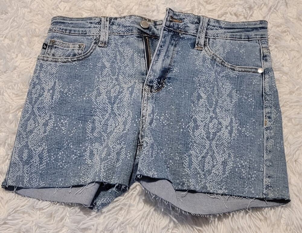 Judy Blue Shorta Lynda Denim Size M Snakeskin Print Cut Off Mid Rise